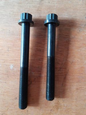 Tornillo de culata Motor Isuzu 6BG1 o 6BD1